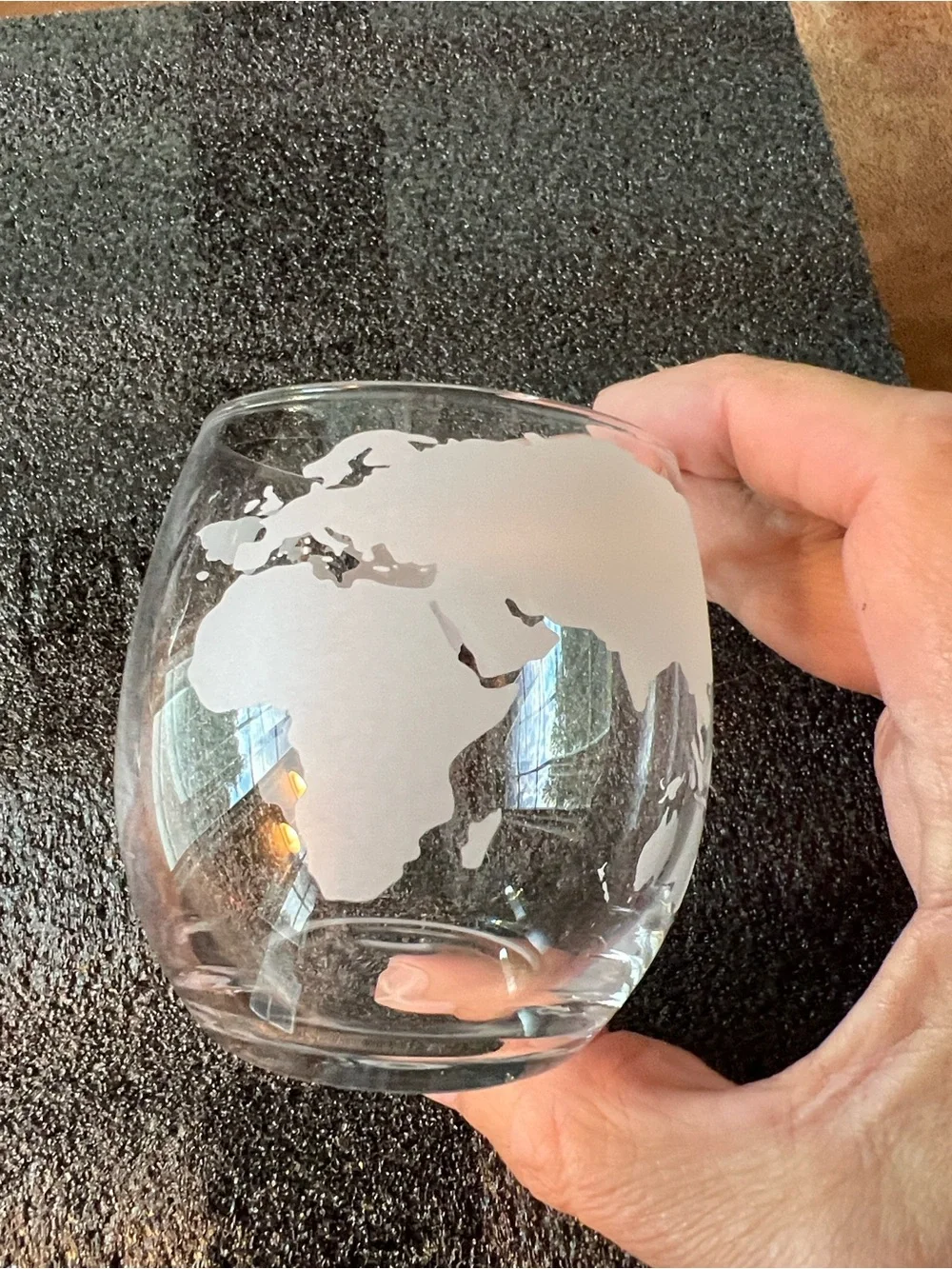 Hydro Gizmos Globe Etched Glass Decanter Set w/ four Globe Tumblers Clear White